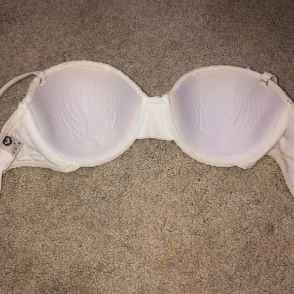 Roxy White Swimsuit top. No tags but fits a C/D - Picture 5 of 5